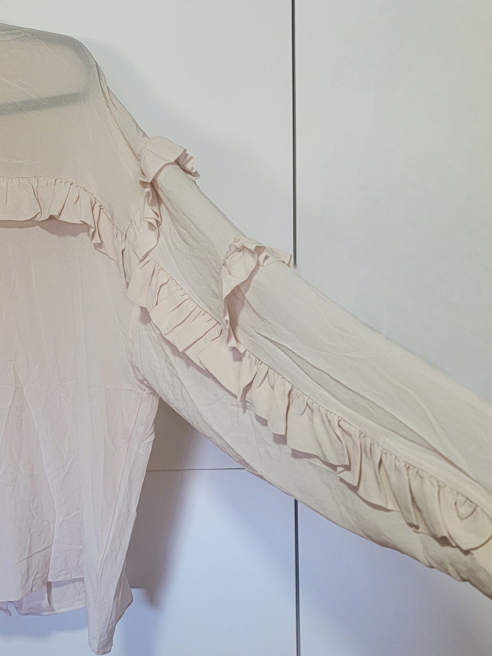 H&M Soft Cream Ruffle Button-Up Blouse - Picture 4 of 7